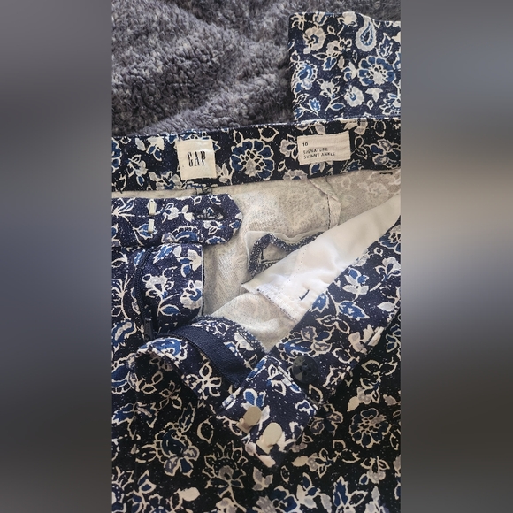 Gap Signature Ankle Pants - Picture 3 of 7